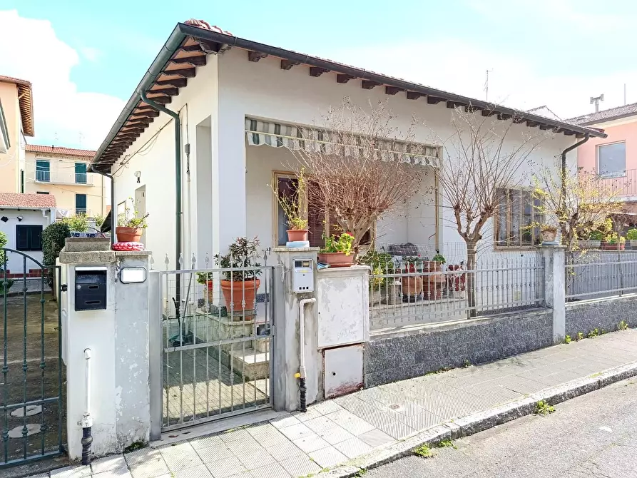 Immagine 17 di Villa in vendita  a Rosignano Marittimo