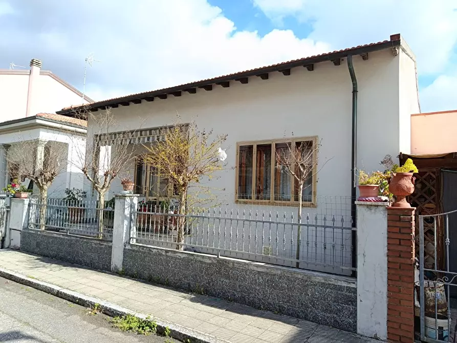 Immagine 2 di Villa in vendita  a Rosignano Marittimo