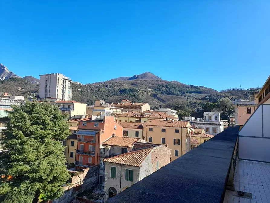 Immagine 17 di Appartamento in vendita  a Carrara