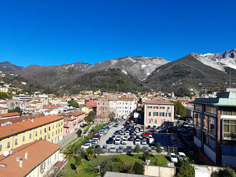 Immagine 16 di Appartamento in vendita  a Carrara