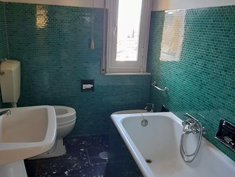 Immagine 7 di Appartamento in vendita  a Carrara