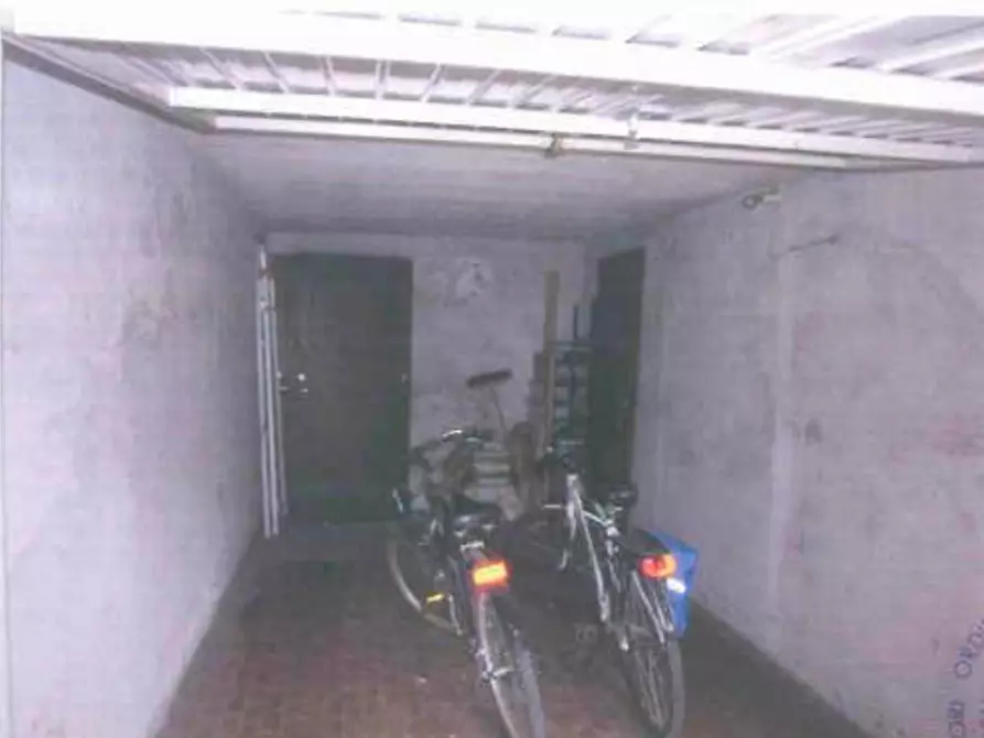 Immagine 1 di Garage in vendita  a Turbigo
