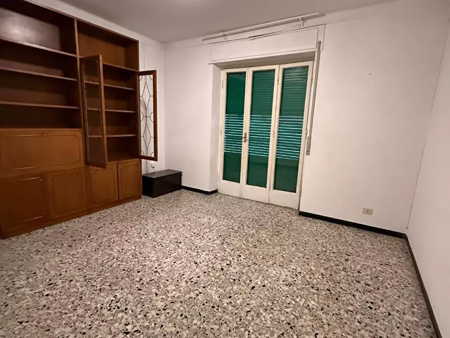 Immagine 6 di Ufficio in affitto  a Massa