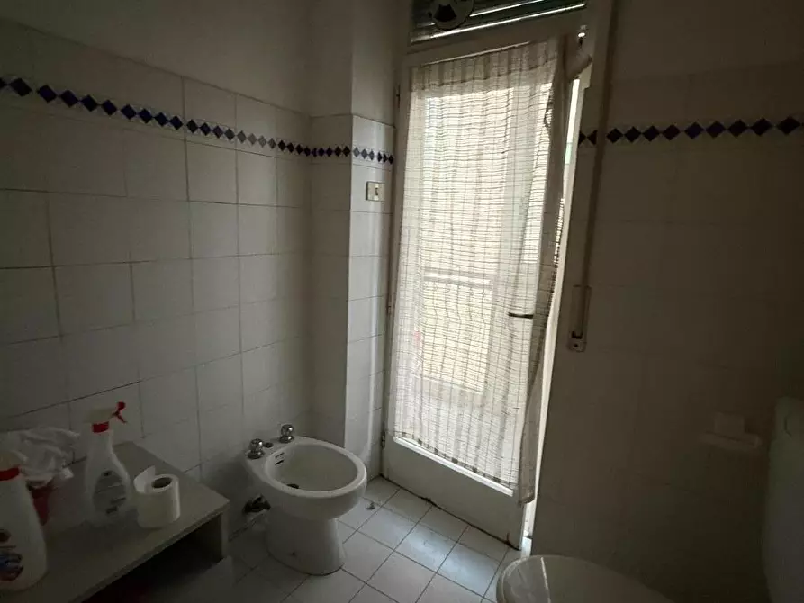 Immagine 2 di Ufficio in affitto  a Massa