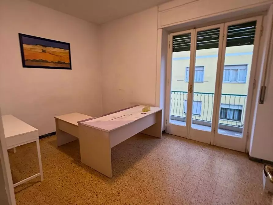 Immagine 3 di Ufficio in affitto  a Massa