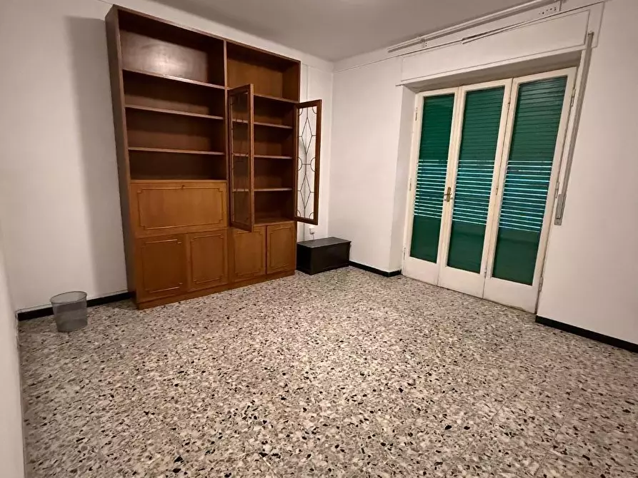 Immagine 1 di Ufficio in affitto  a Massa