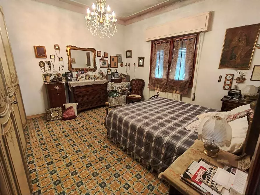 Immagine 11 di Casa semindipendente in vendita  a Carrara