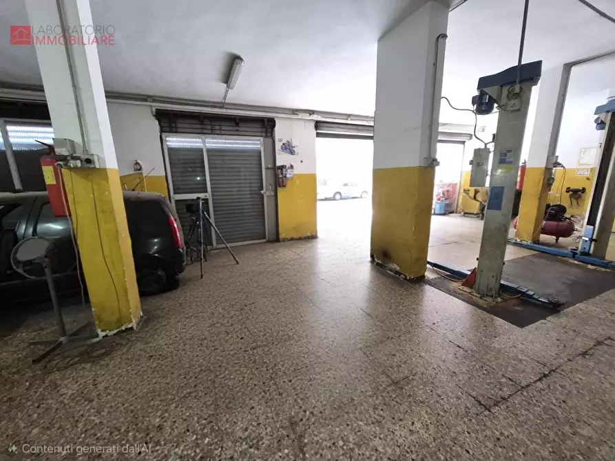 Immagine 5 di Locale commerciale in vendita  a Lecce