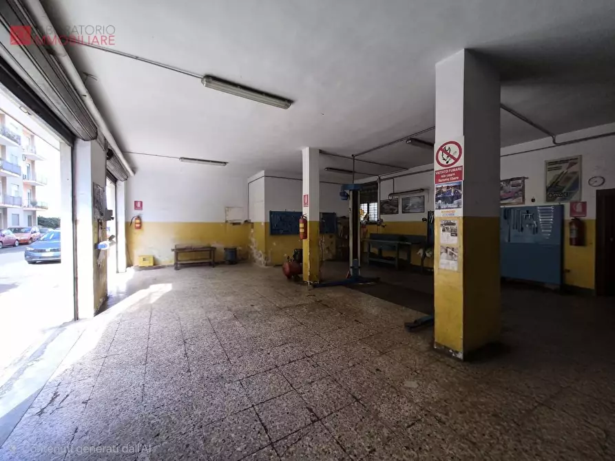 Immagine 3 di Locale commerciale in vendita  a Lecce