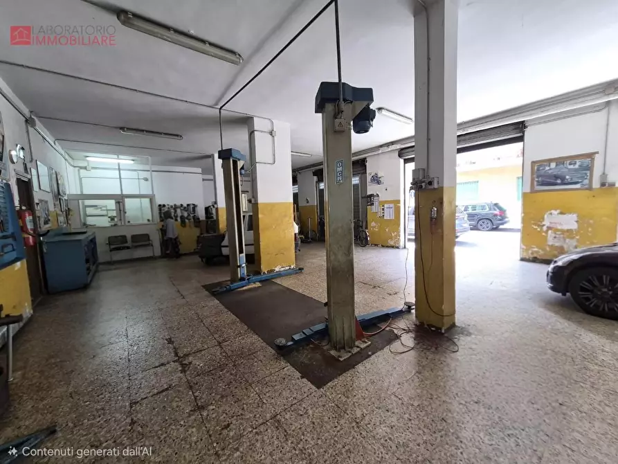 Immagine 7 di Locale commerciale in vendita  a Lecce