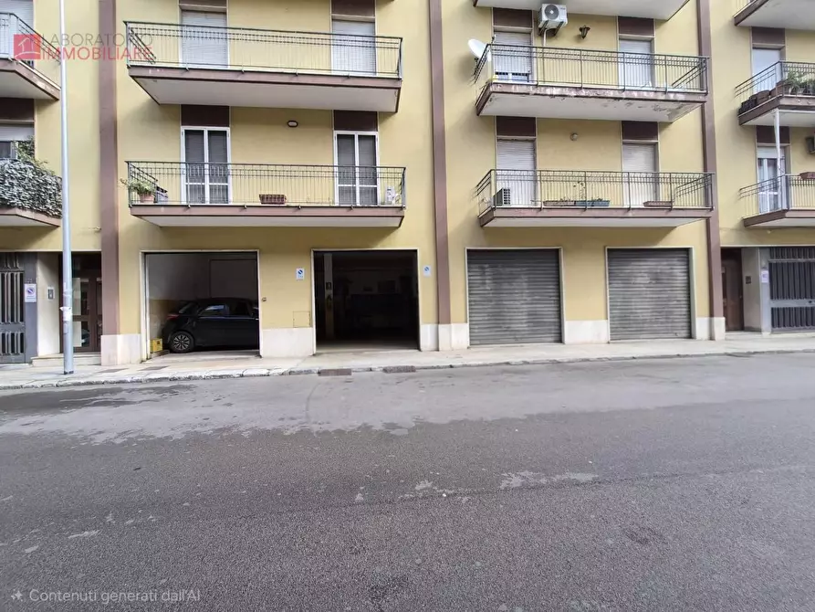 Immagine 2 di Locale commerciale in vendita  a Lecce