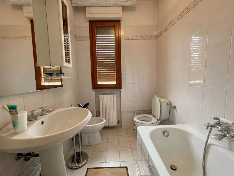 Immagine 14 di Appartamento in vendita  a Lucca