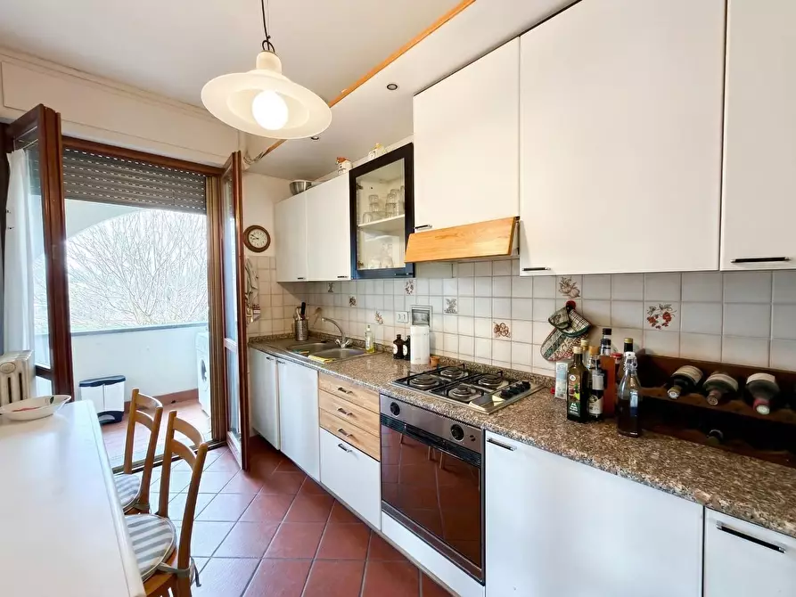 Immagine 6 di Appartamento in vendita  a Lucca