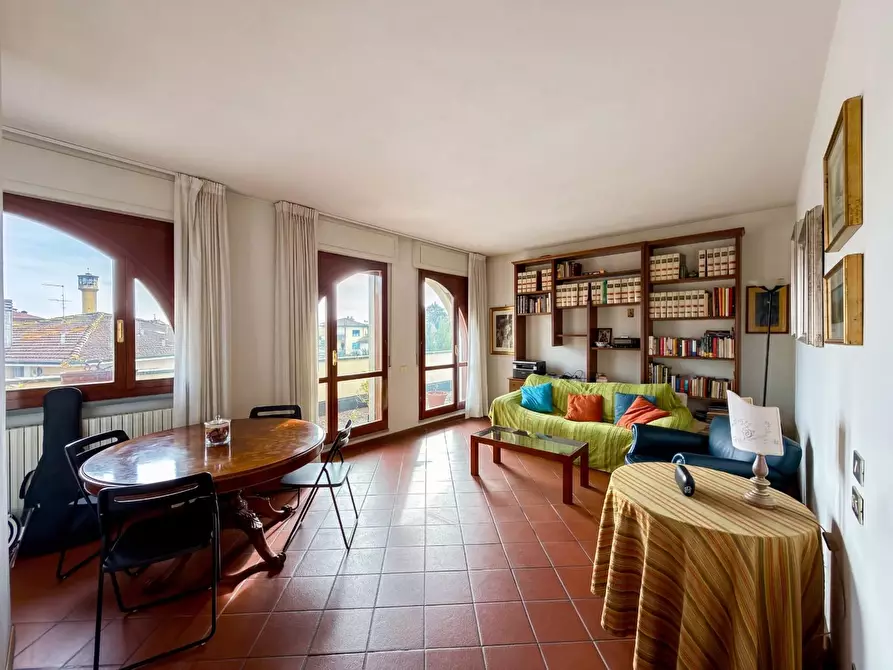 Immagine 2 di Appartamento in vendita  a Lucca