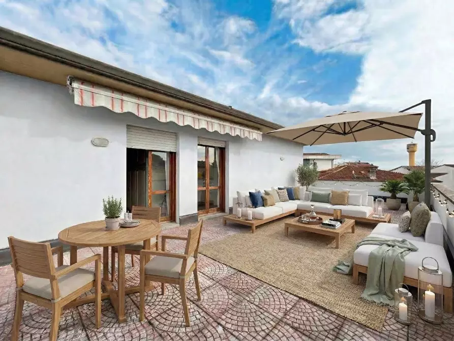 Immagine 1 di Appartamento in vendita  a Lucca