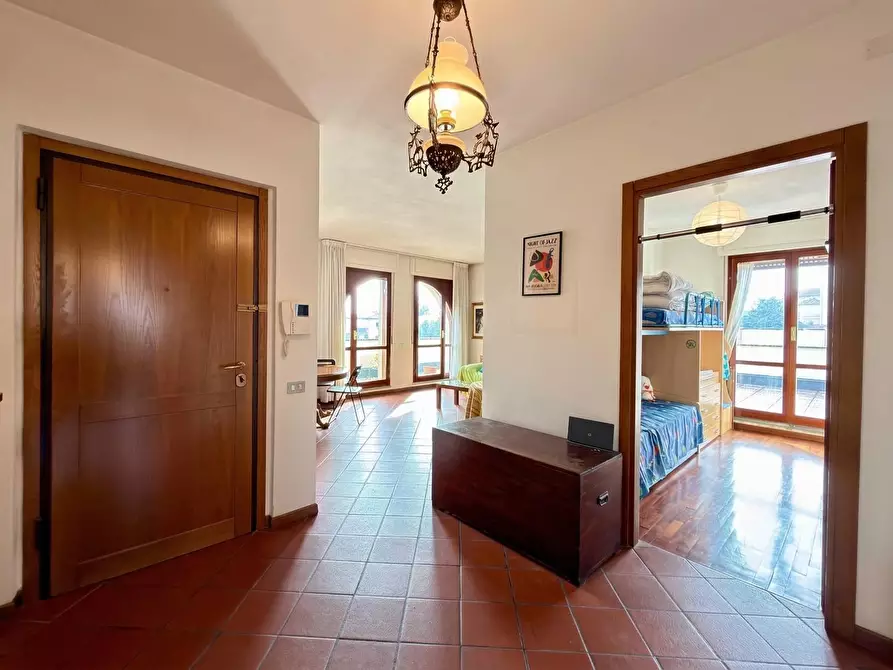 Immagine 8 di Appartamento in vendita  a Lucca