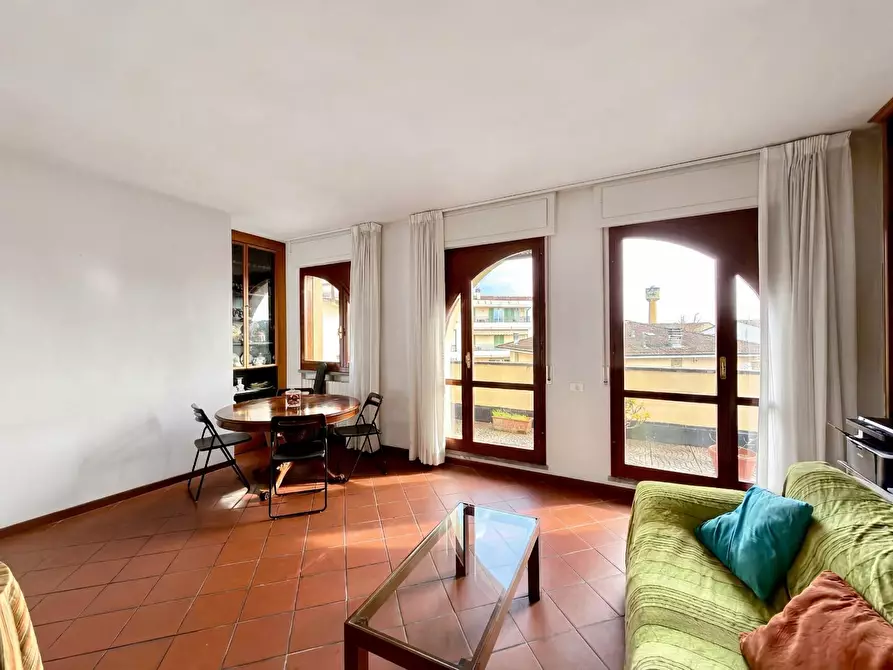 Immagine 3 di Appartamento in vendita  a Lucca