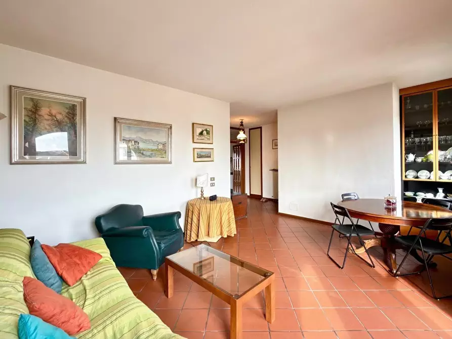 Immagine 4 di Appartamento in vendita  a Lucca