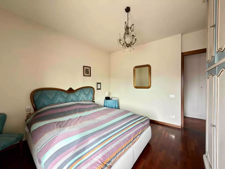 Immagine 9 di Appartamento in vendita  a Lucca