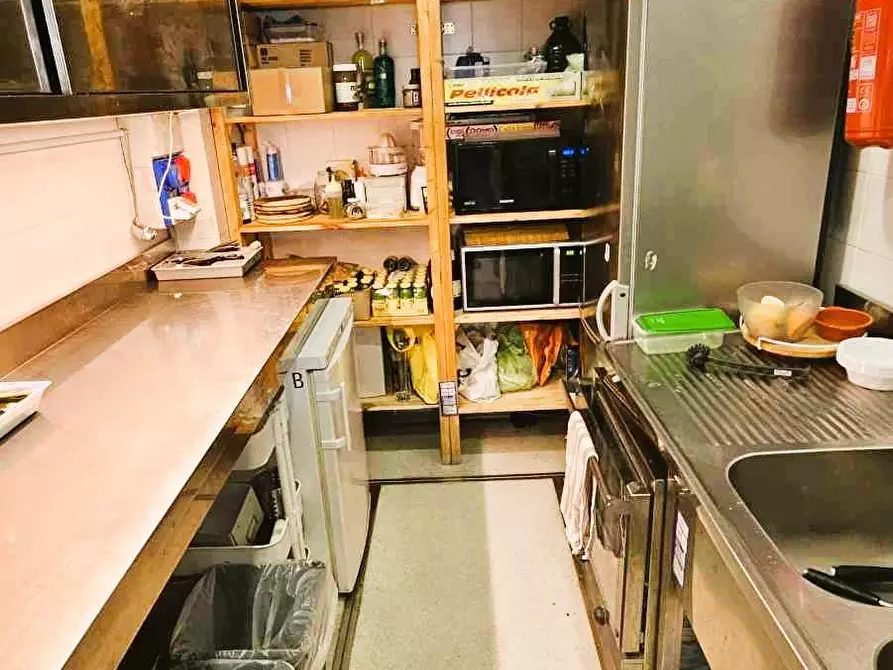 Immagine 10 di Bar / Ristorante in vendita  a Massa