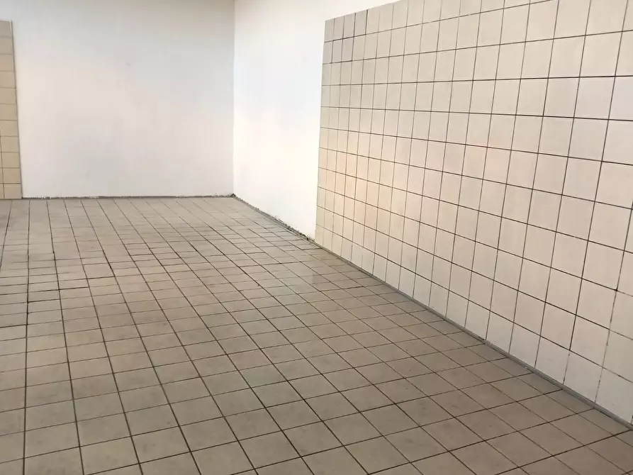 Immagine 6 di Laboratorio in affitto  a San Giuliano Terme