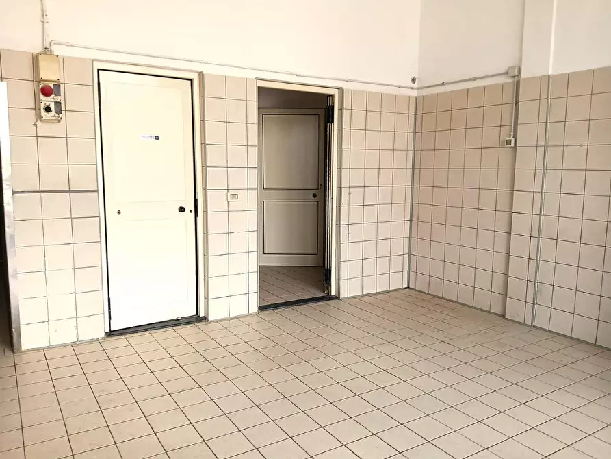 Immagine 9 di Laboratorio in affitto  a San Giuliano Terme