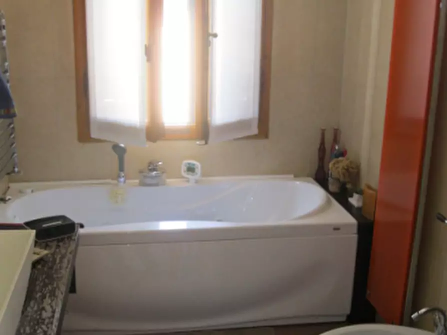 Immagine 9 di Appartamento in vendita  a Firenze