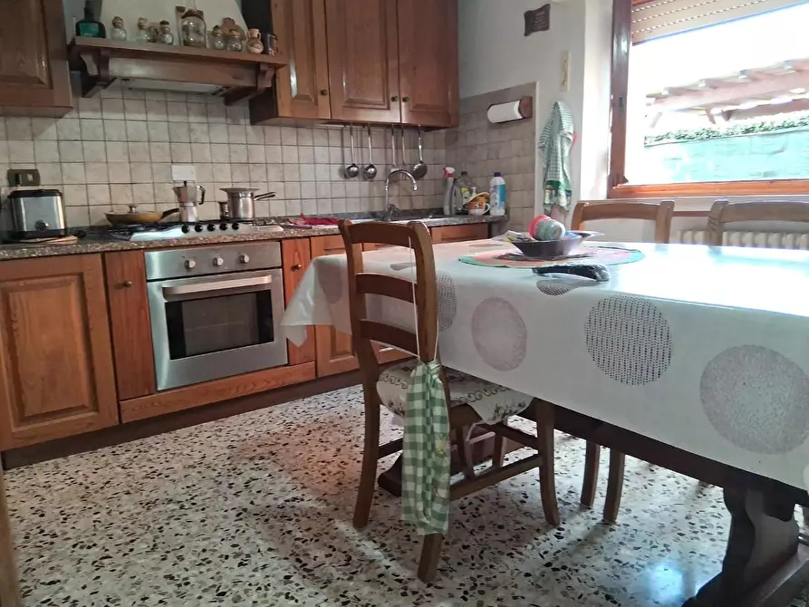 Immagine 15 di Villa in vendita  a Lucca