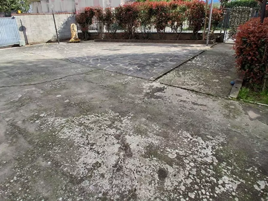 Immagine 17 di Villa in vendita  a Lucca