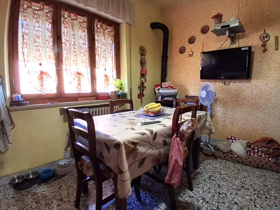 Immagine 4 di Villa in vendita  a Lucca