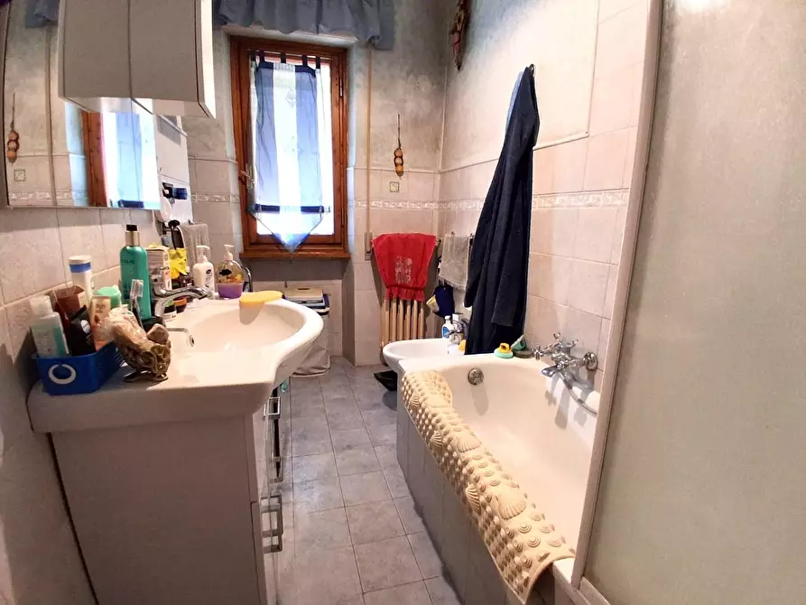 Immagine 6 di Villa in vendita  a Lucca