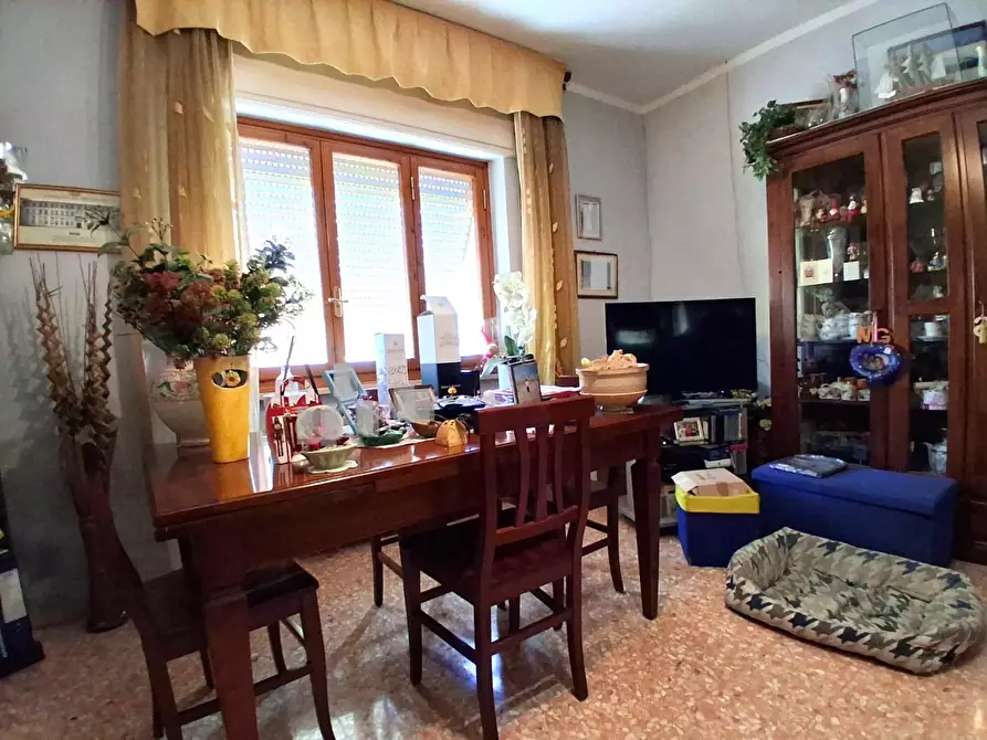 Immagine 3 di Villa in vendita  a Lucca