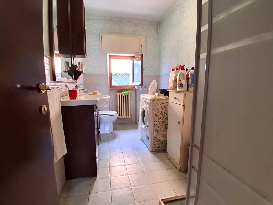 Immagine 12 di Villa in vendita  a Lucca