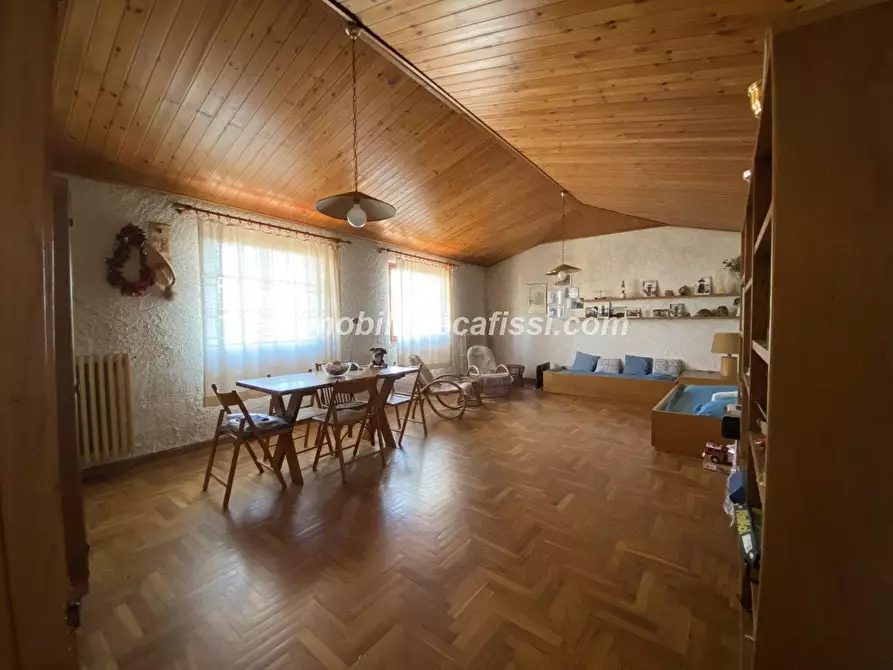 Immagine 28 di Casa bifamiliare in vendita  a Carmignano