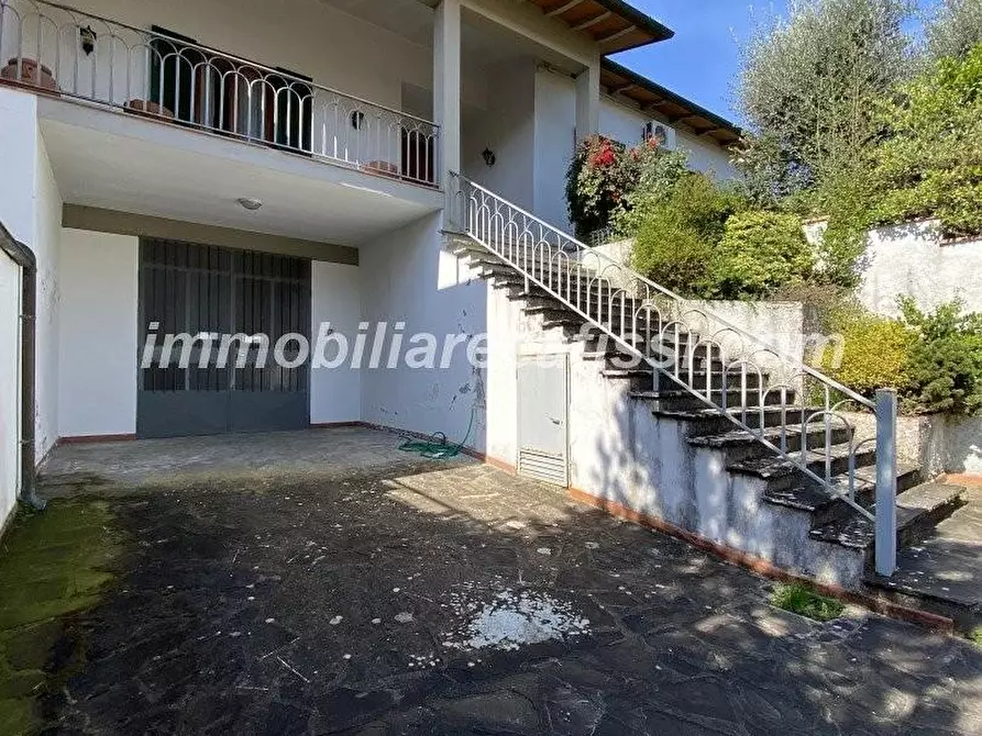 Immagine 1 di Casa bifamiliare in vendita  a Carmignano