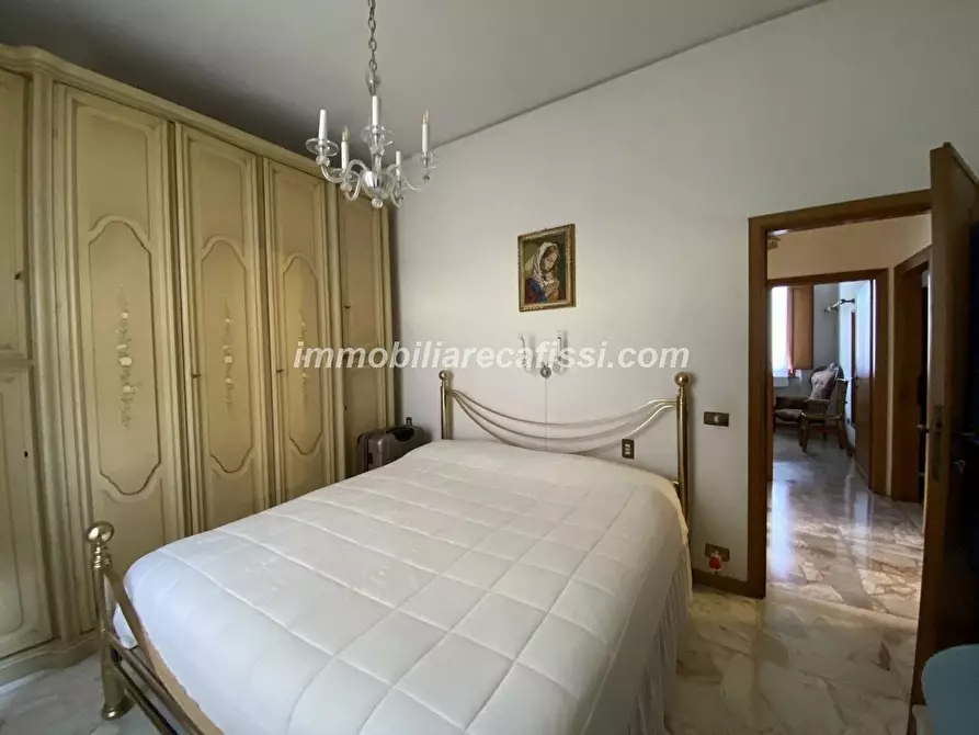 Immagine 19 di Casa bifamiliare in vendita  a Carmignano