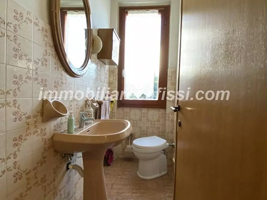 Immagine 26 di Casa bifamiliare in vendita  a Carmignano