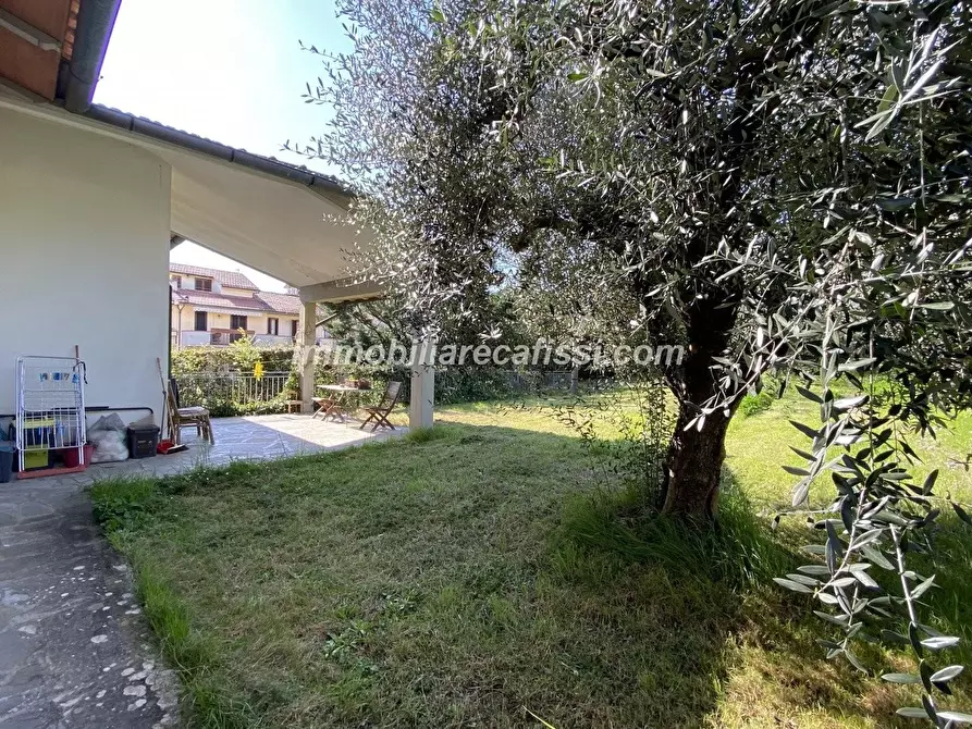 Immagine 35 di Casa bifamiliare in vendita  a Carmignano