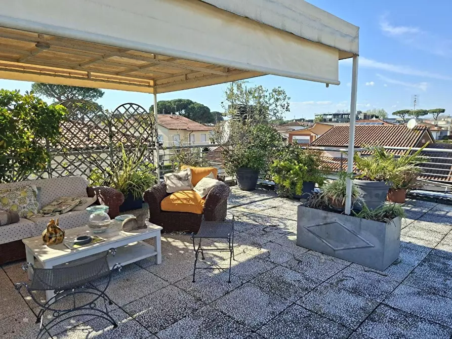 Immagine 17 di Appartamento in vendita  a Camaiore