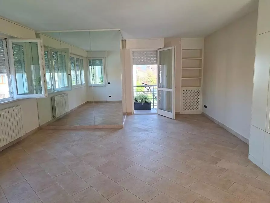 Immagine 5 di Appartamento in vendita  a Camaiore