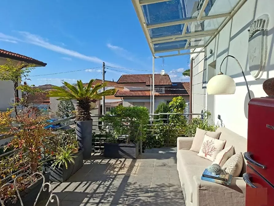 Immagine 7 di Appartamento in vendita  a Camaiore