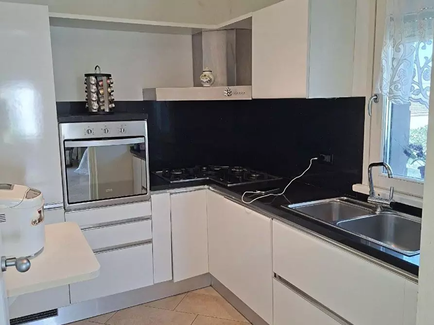 Immagine 8 di Appartamento in vendita  a Camaiore