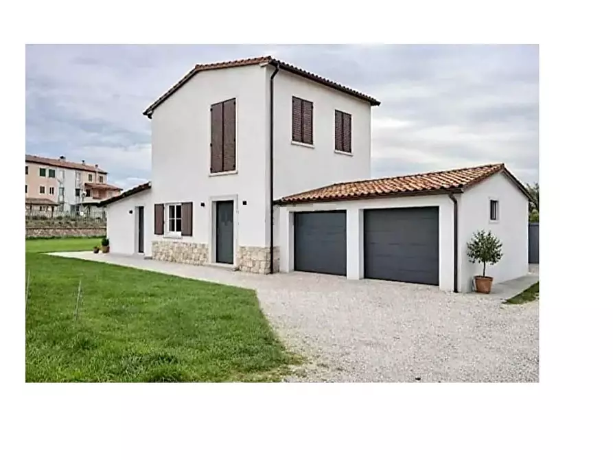 Immagine 2 di Rustico / casale in vendita  a Lucca