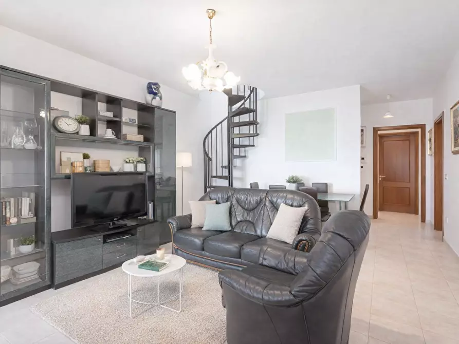 Immagine 2 di Mansarda in vendita  a Roma