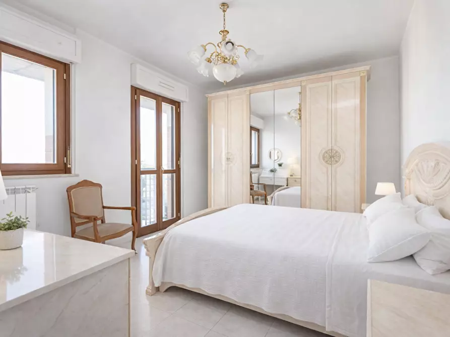 Immagine 1 di Mansarda in vendita  a Roma