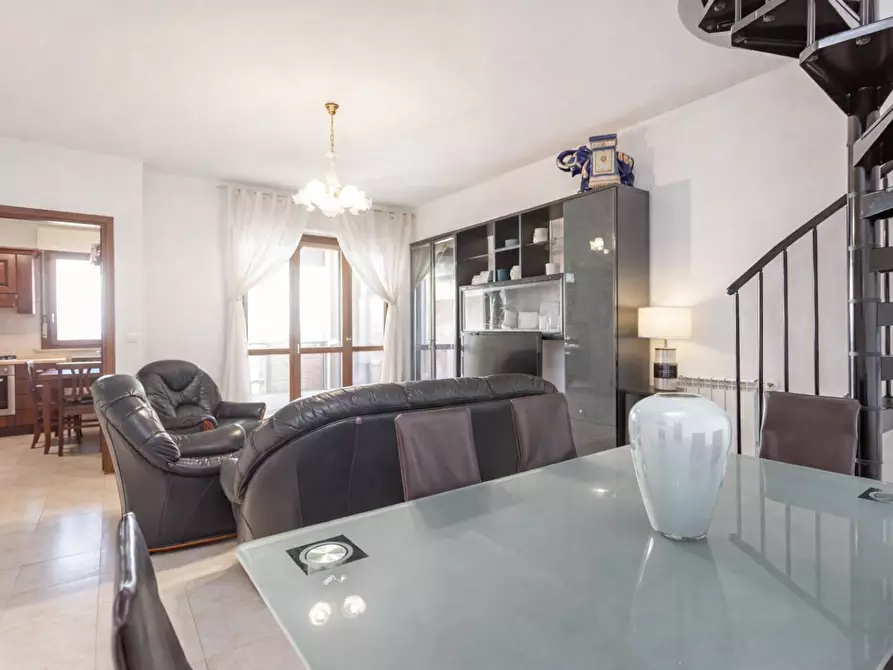 Immagine 3 di Mansarda in vendita  a Roma