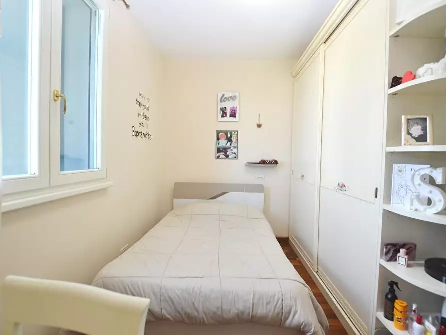 Immagine 16 di Villa in vendita  a Capannori