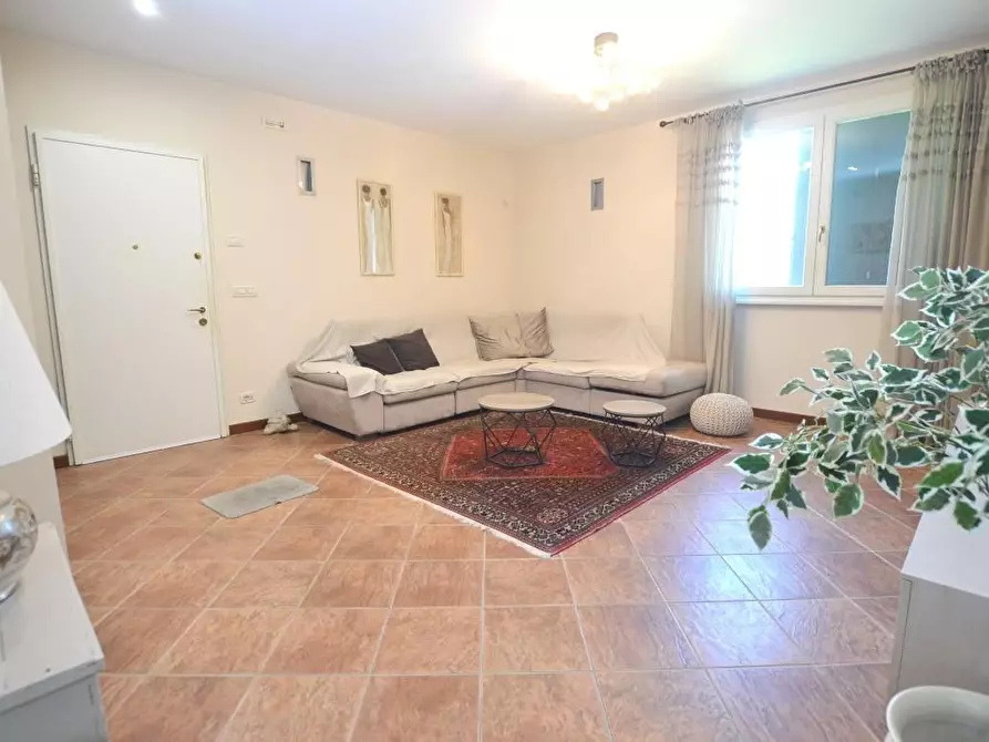 Immagine 4 di Villa in vendita  a Capannori