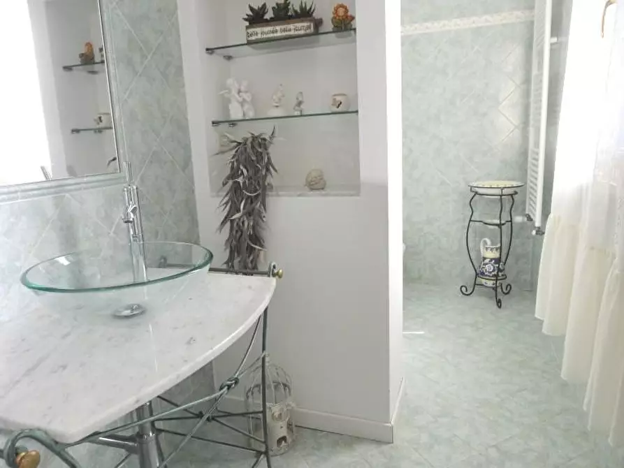 Immagine 11 di Villa in vendita  a Capannori