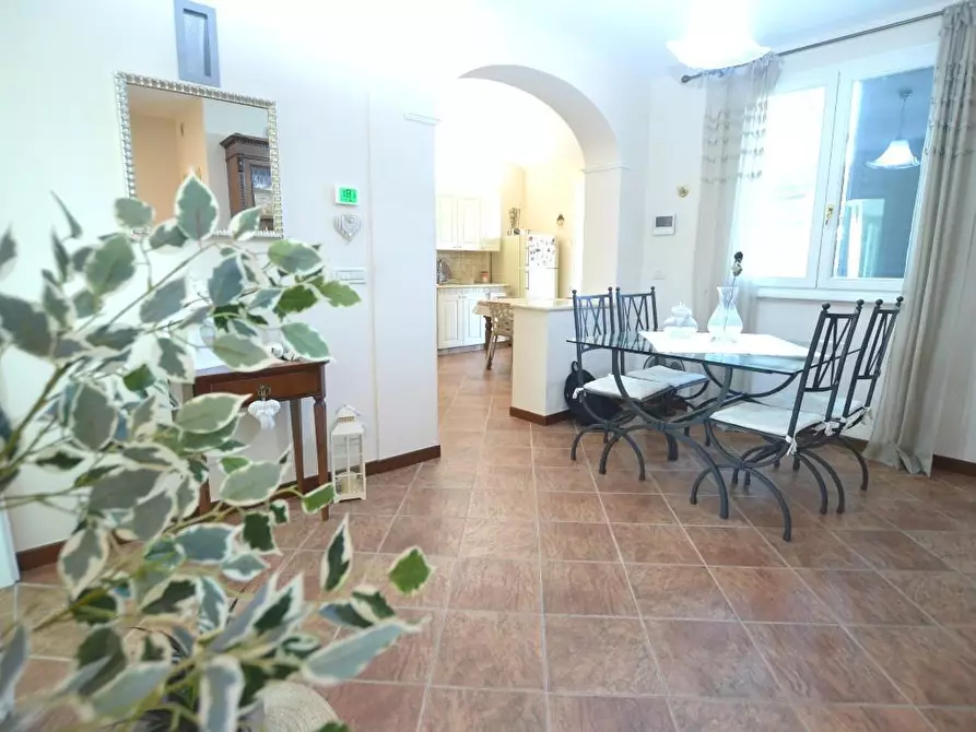 Immagine 8 di Villa in vendita  a Capannori